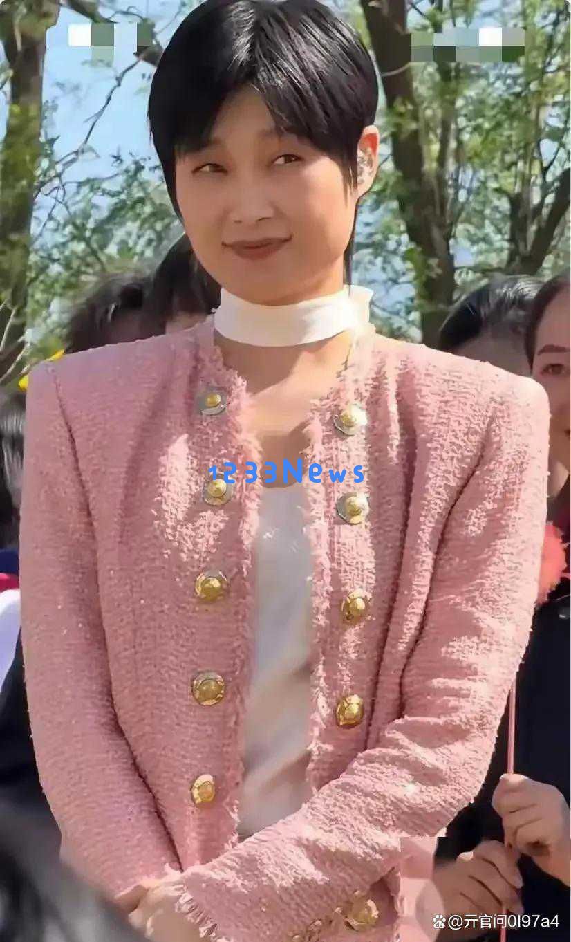 李宇春新近影像曝光，妆容变化引发网友热烈讨论与反响