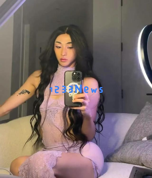 恩利大胆穿着露背肚兜出门，伊能静与庾澄庆对其选择表示支持与尊重