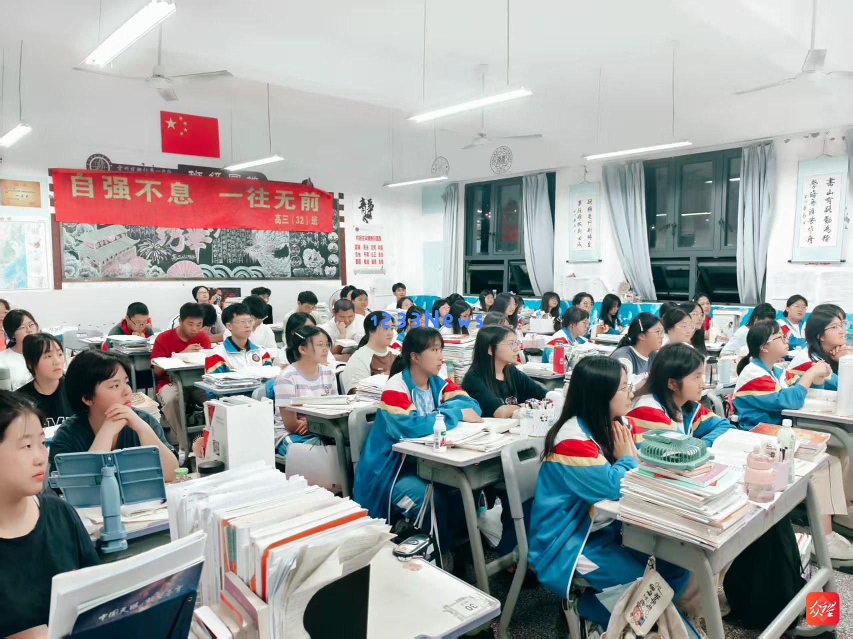 医校合作助力高考！碧江妇幼专家为高三学生献上“健康宝典”
