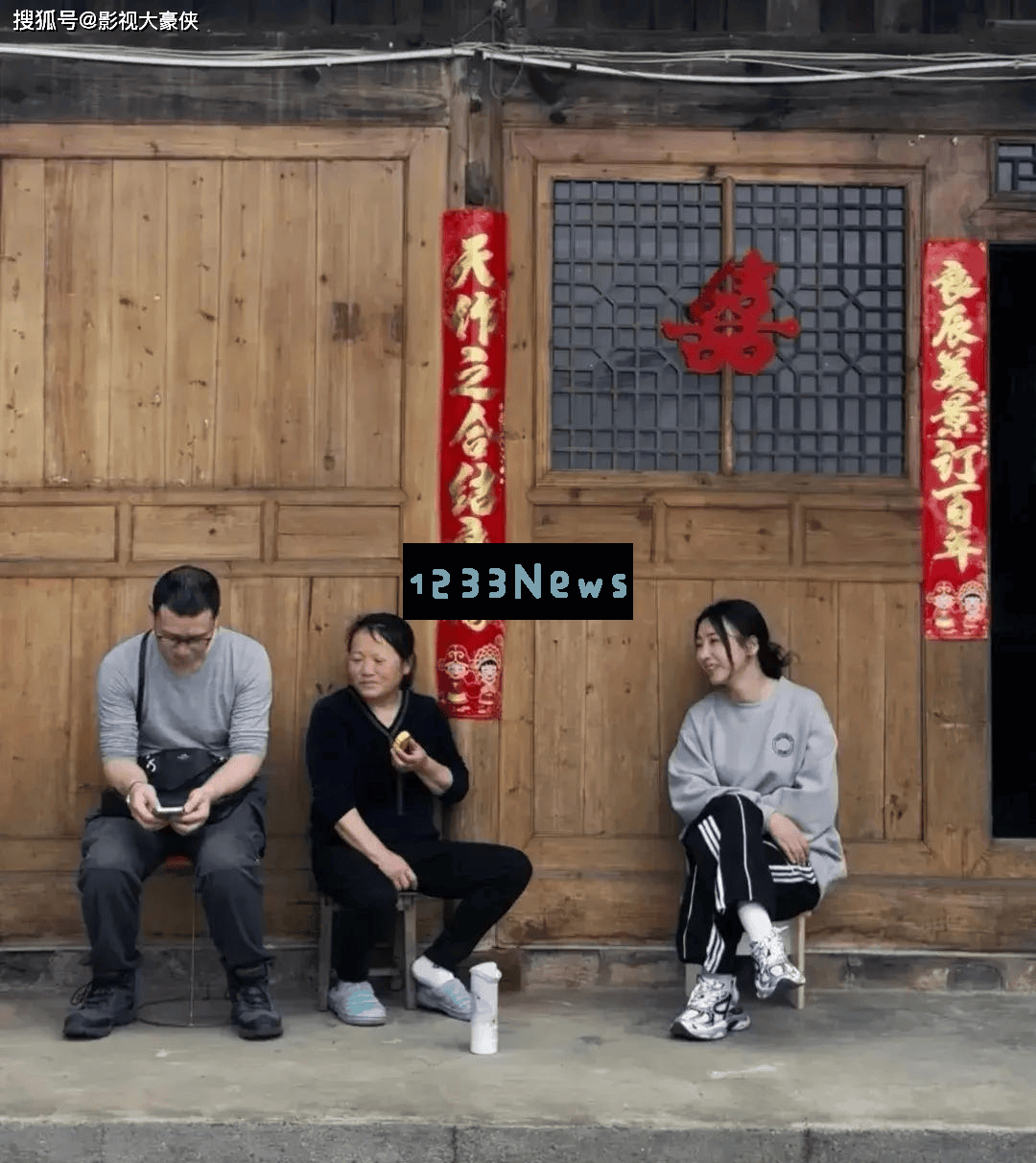 柳岩回老家衡阳探亲，哥哥罕见现身，祖宅展现典雅与温馨的气氛！