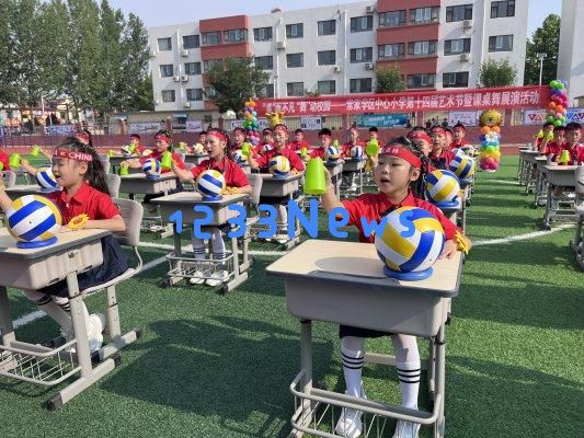 高青县常家中心小学举办第十四届艺术节及精彩课桌舞演出活动