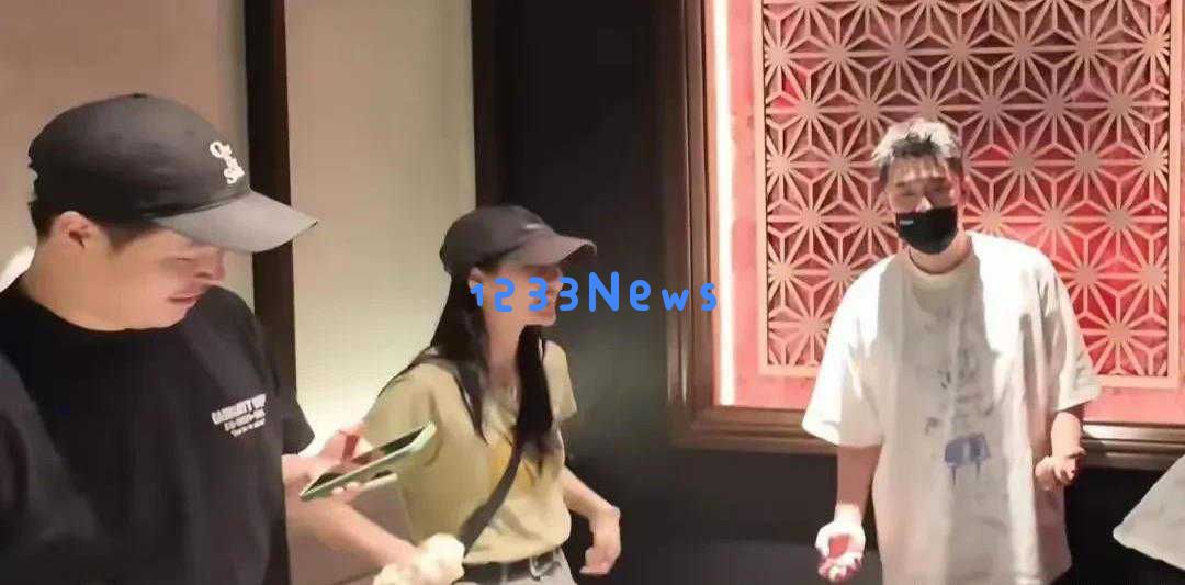 陈赫宴请朋友，李乃文携伴侣首次公开露面，马頔与李纯低调出席活动！