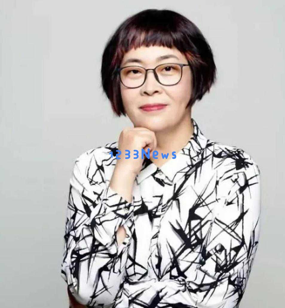 央视三位冻龄女神主持人为何一直单身？她们的颜值让人惊艳，背后单身原因竟然惊人相似