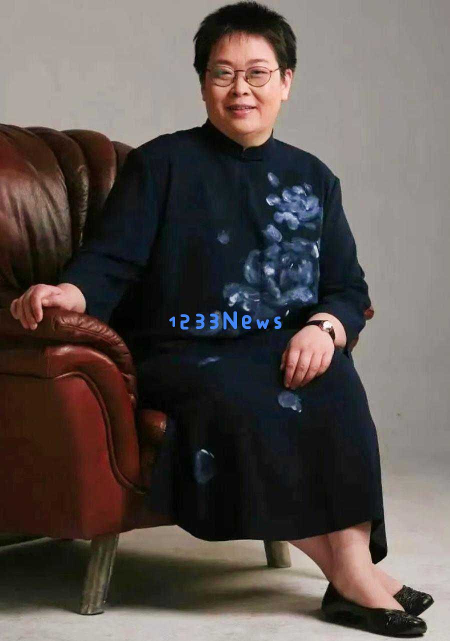 央视三位冻龄女神主持人为何一直单身？她们的颜值让人惊艳，背后单身原因竟然惊人相似