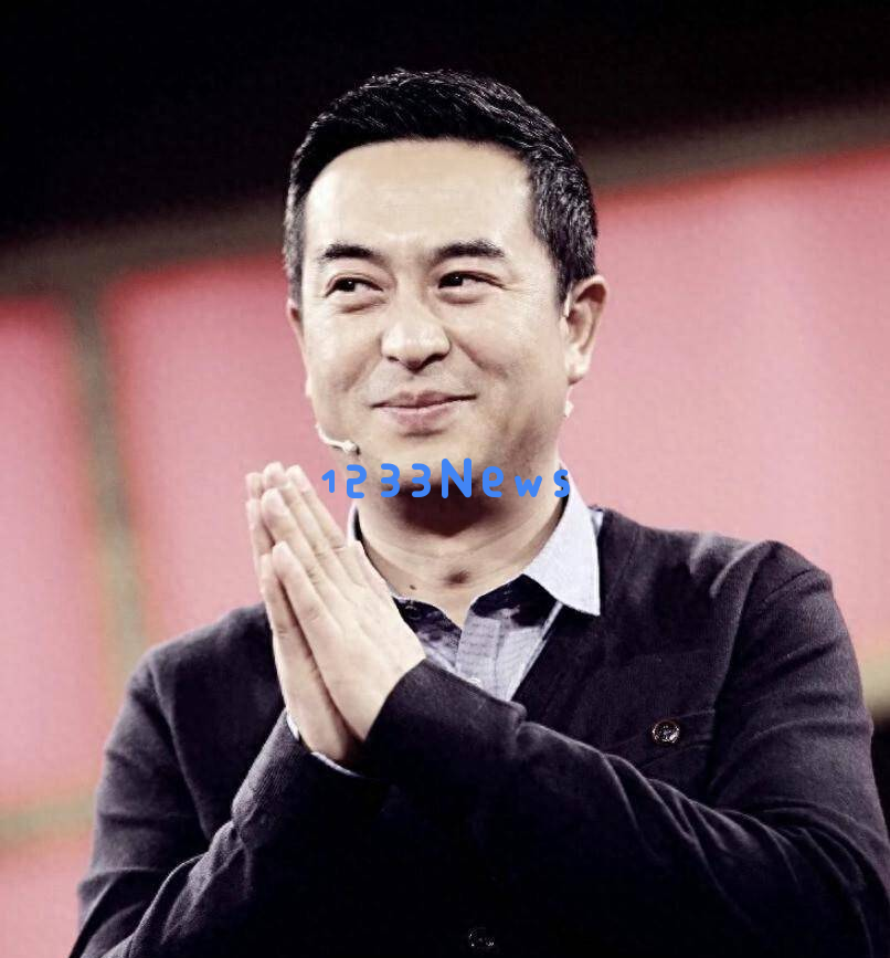 55岁张嘉益在西安身穿旧衣，骑三轮车技术嫉妒难敌！