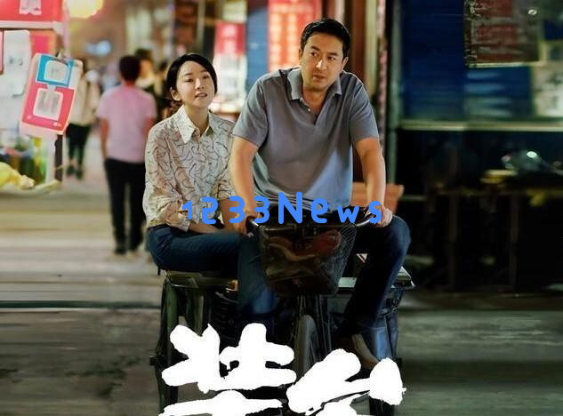 55岁张嘉益在西安身穿旧衣，骑三轮车技术嫉妒难敌！