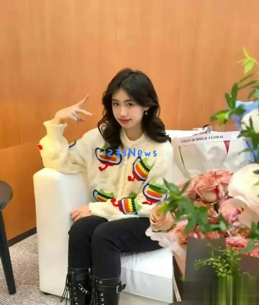 冯小刚女儿19岁分享美国高中毕业照片，引发热议或将进入娱乐行业