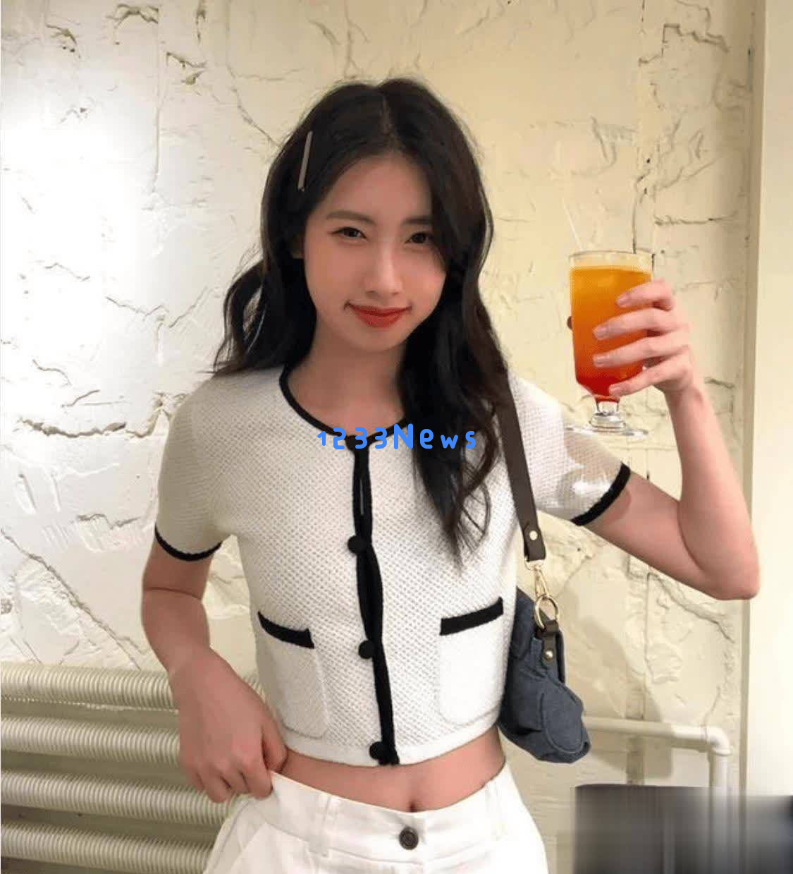 冯小刚女儿19岁分享美国高中毕业照片，引发热议或将进入娱乐行业