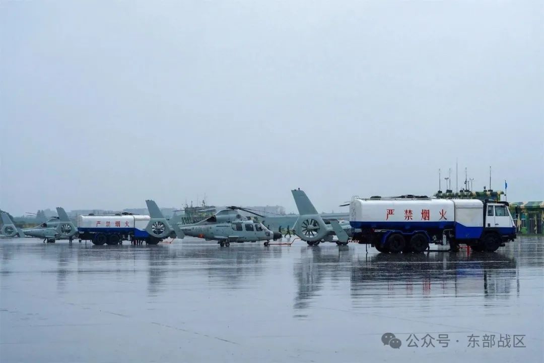 恶劣天气条件下，勇敢升空作战的决心与挑战！