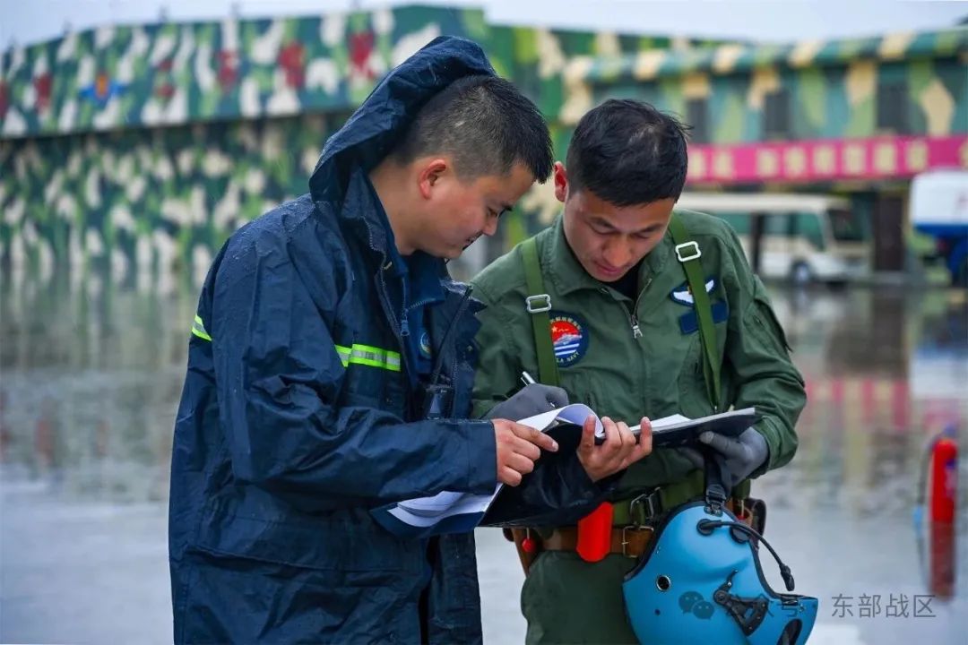 恶劣天气条件下，勇敢升空作战的决心与挑战！