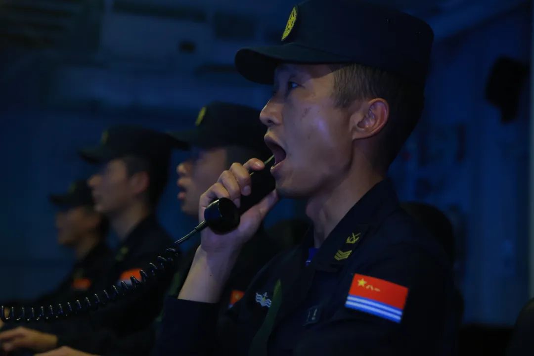 万吨级大驱拉萨舰最新动态画面曝光，引发众人瞩目