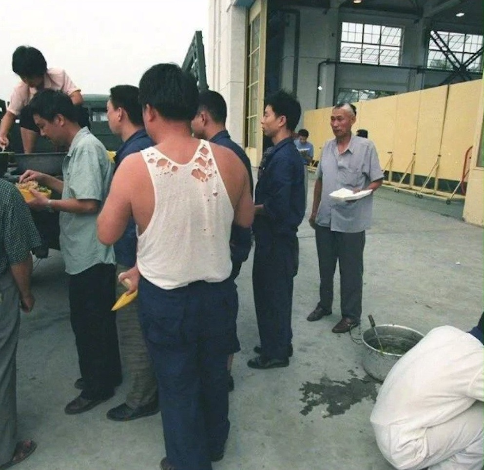 “争气机”歼_10的背后故事，唤起国人骄傲与感动的篇章