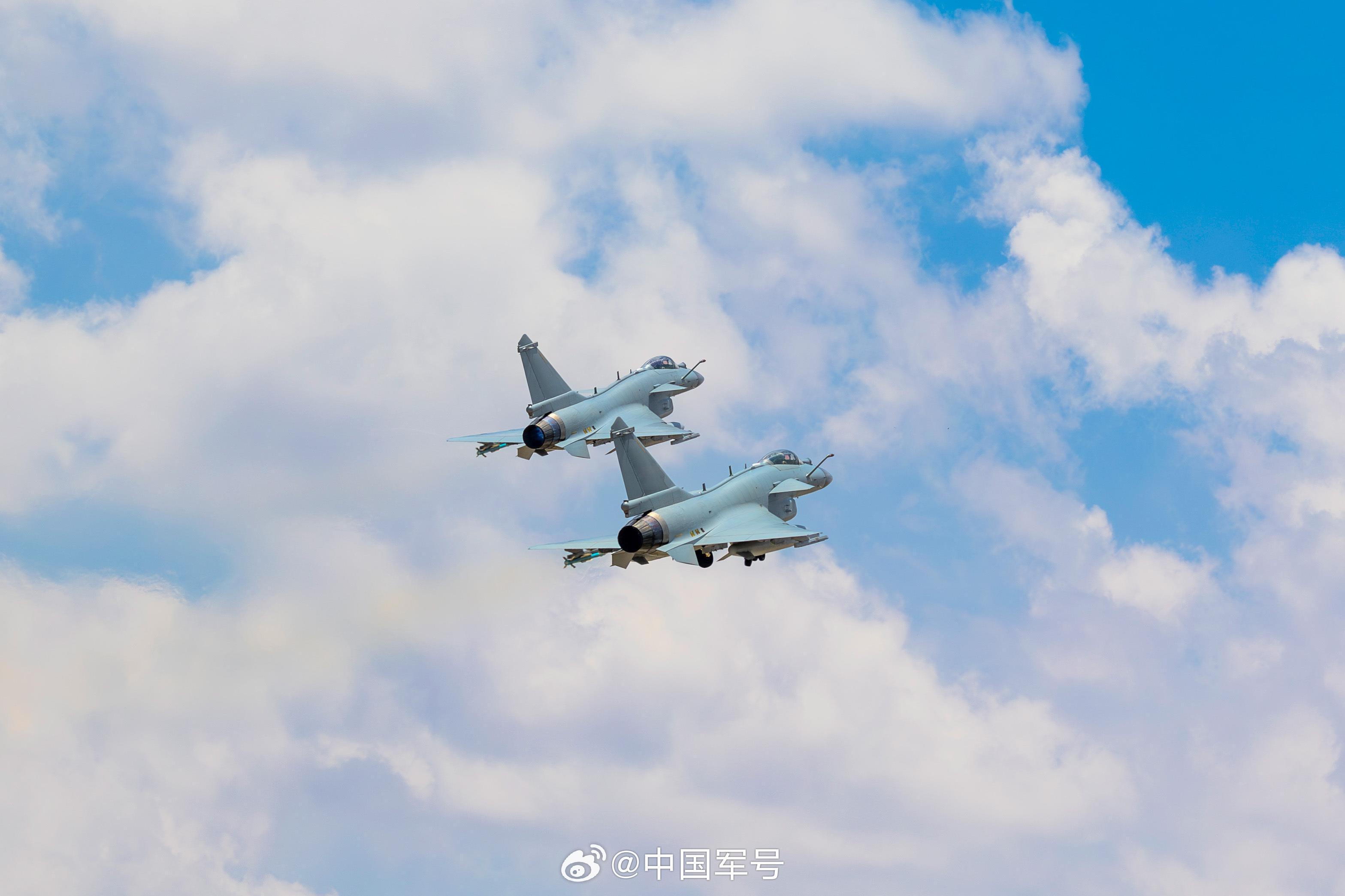 云端对决战鹰与霞光的完美适配与协同作战