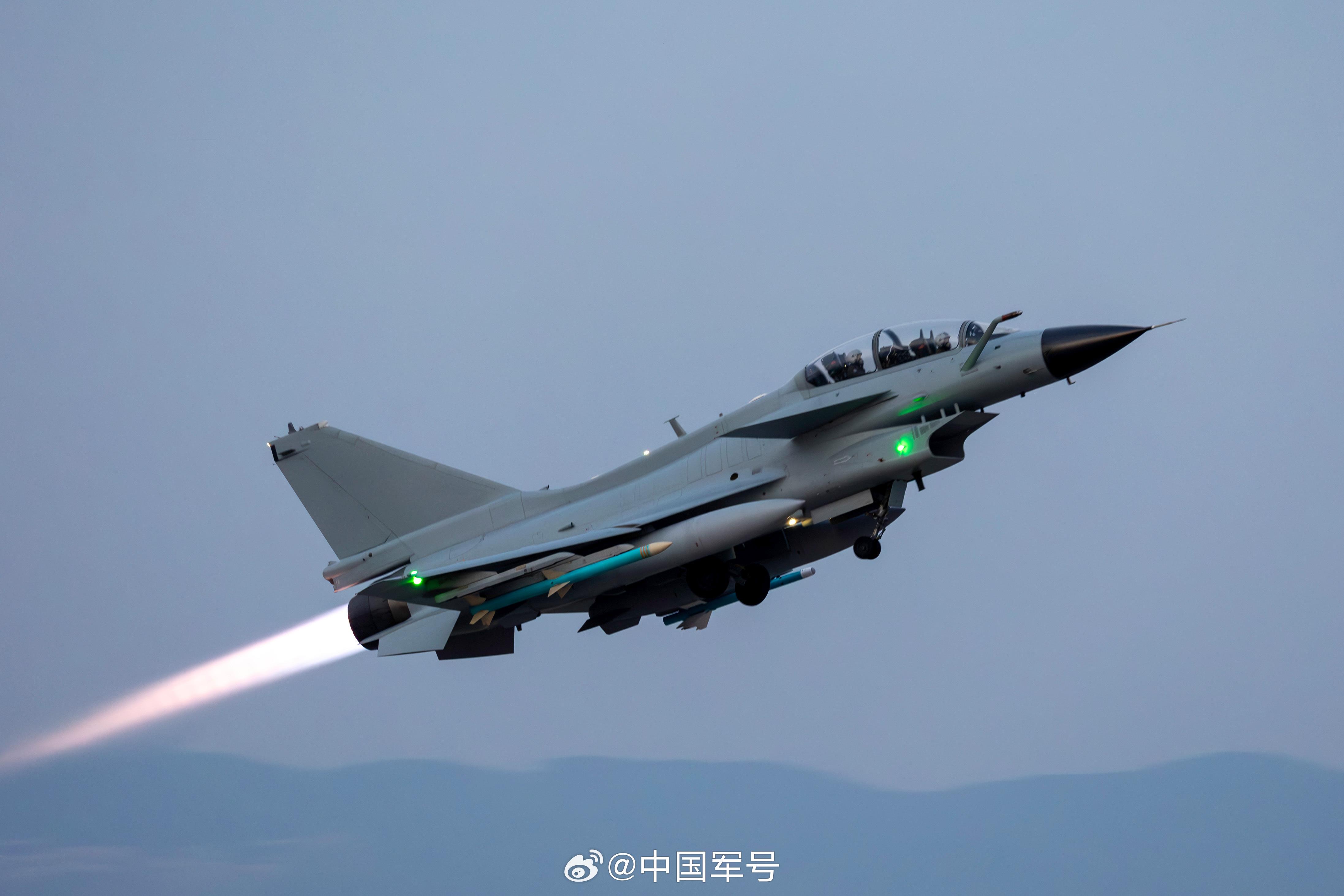 云端对决战鹰与霞光的完美适配与协同作战
