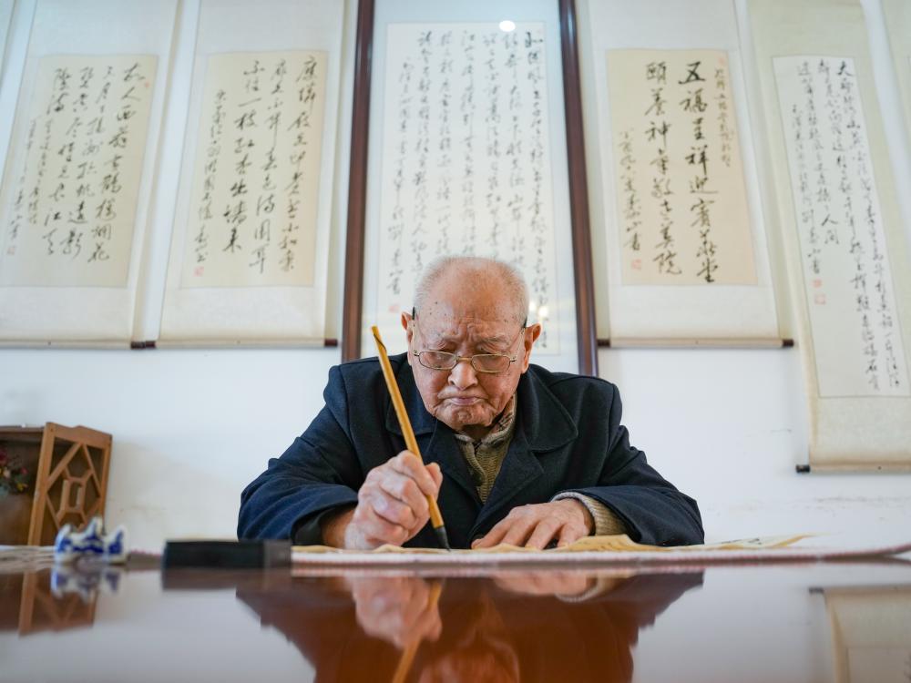 揭秘抗战胜利80周年：“地雷战”英雄刘寿山的亲身经历：如何将敌人一举炸毁！