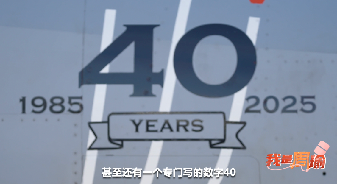 众多明星装备闪耀登场：超级大黄蜂与特色涂装苏_30MKM的精彩亮相