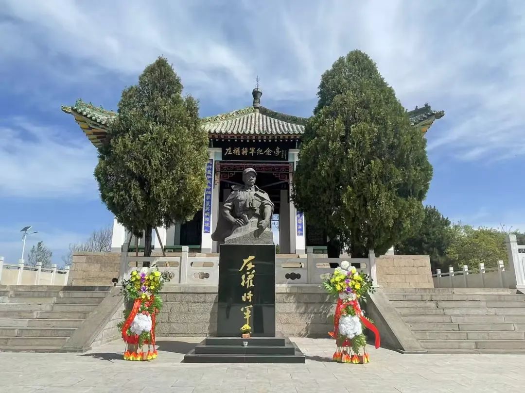 他25岁任军长，32岁成为八路军副参谋长，37岁英勇牺牲后，这个县因他更名为英雄县！