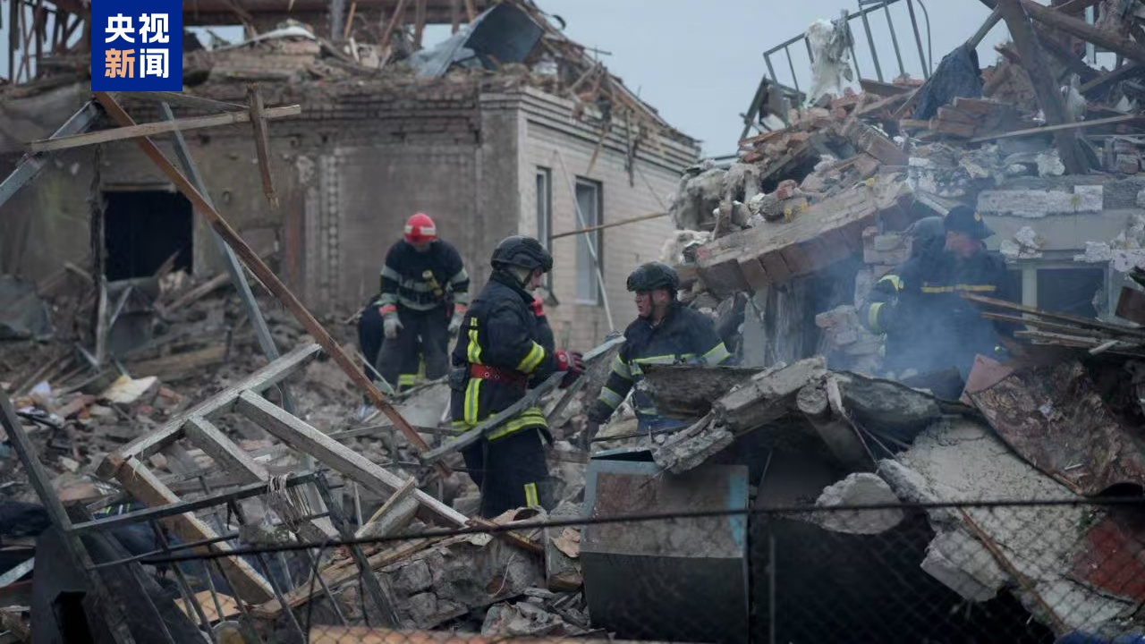 俄方宣称成功击落110架乌克兰无人机 乌方报告多地遭袭致12人遇难