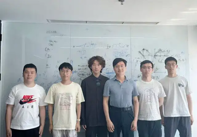 仅5%参数量媲美满血R1！北大创新“小”模型通过分合蒸馏技术成功突破推理成本的下限