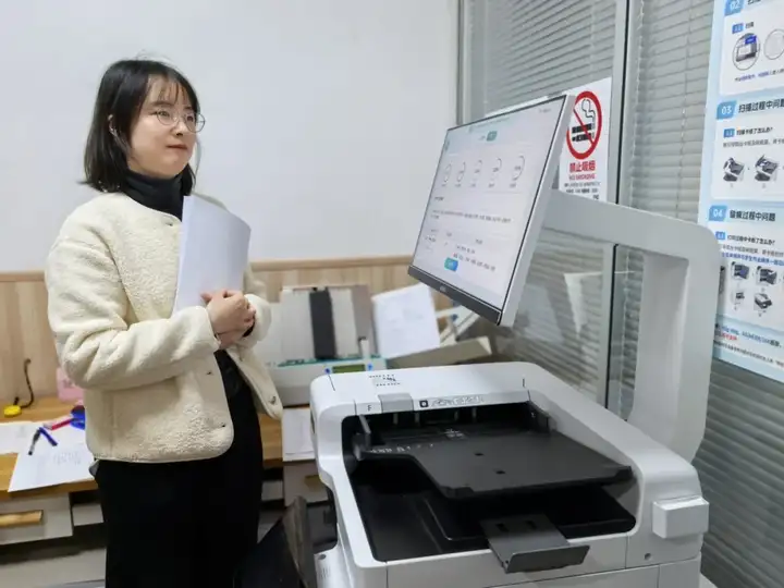 中小学引入AI作业批改机，教育部迅速发布使用指南，明确三项重要红线