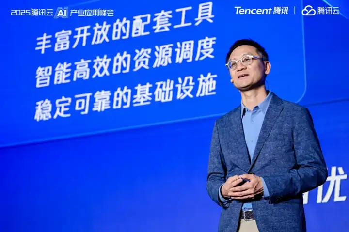 腾讯推出全新 AI 全家桶“超级炸弹”，全球第八强混元登场，零代码智能体实现全面普及！