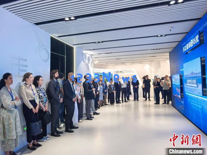 
13国驻华使节点赞辽宁石化“绿智”升级：绿色转型的引领者与业界典范
