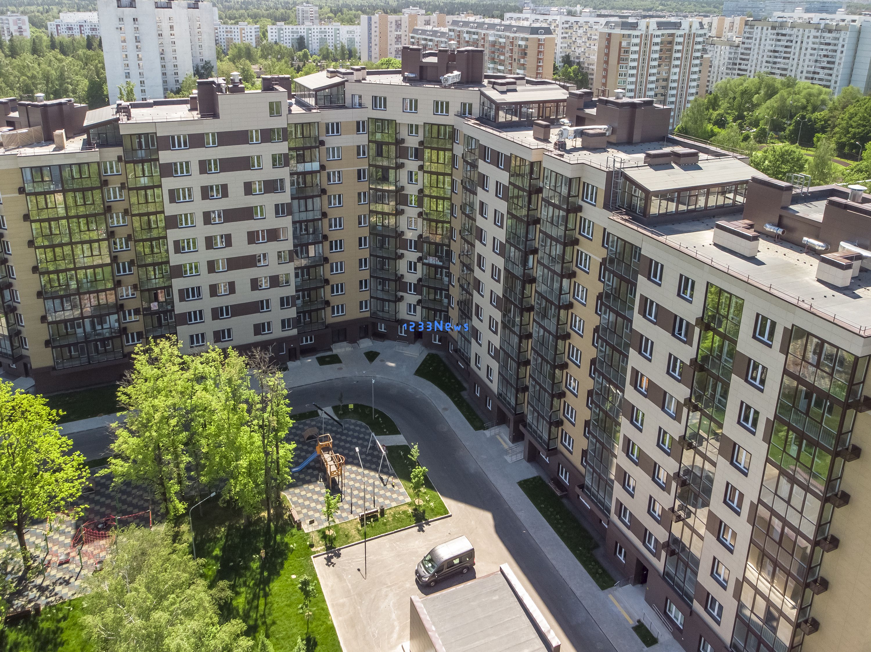 新埭镇住房改造与基础设施建设取得显著成效，民众生活水平进一步提升