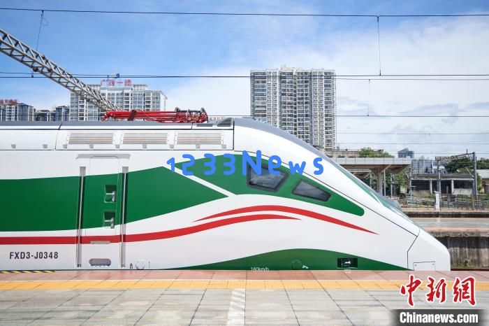 广西首次配属动力集中“复兴号”动车组 南宁至上海省时近6小时——颠覆传统出行的革命！