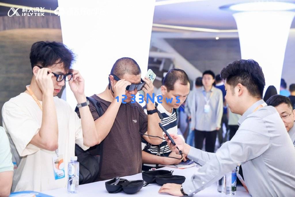 在AI大模型时代，科大讯飞如何实现更懂人心的智能科技？