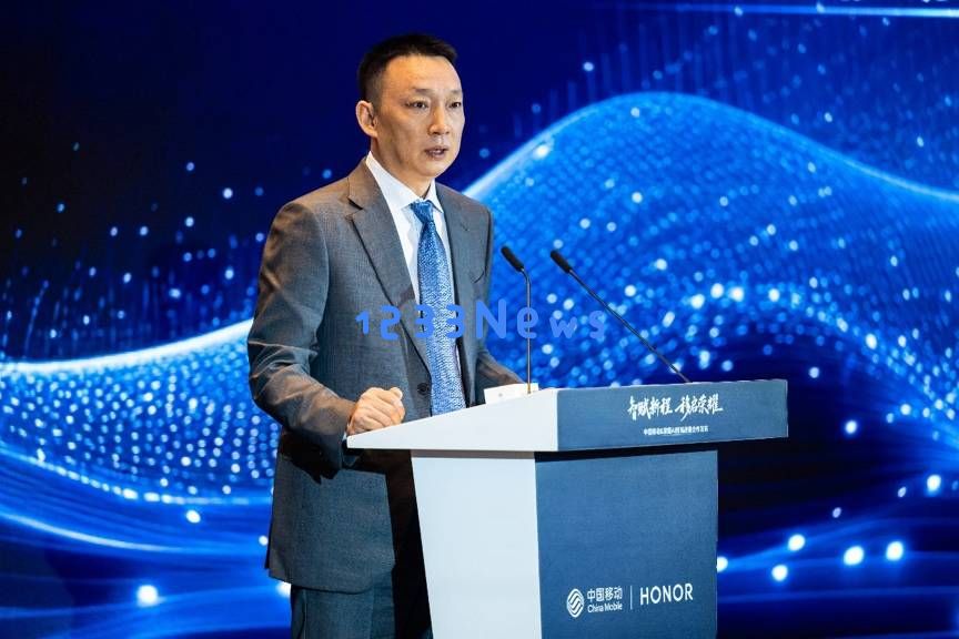 荣耀合作中国移动，共同迈向AI终端生态建设的全新阶段！