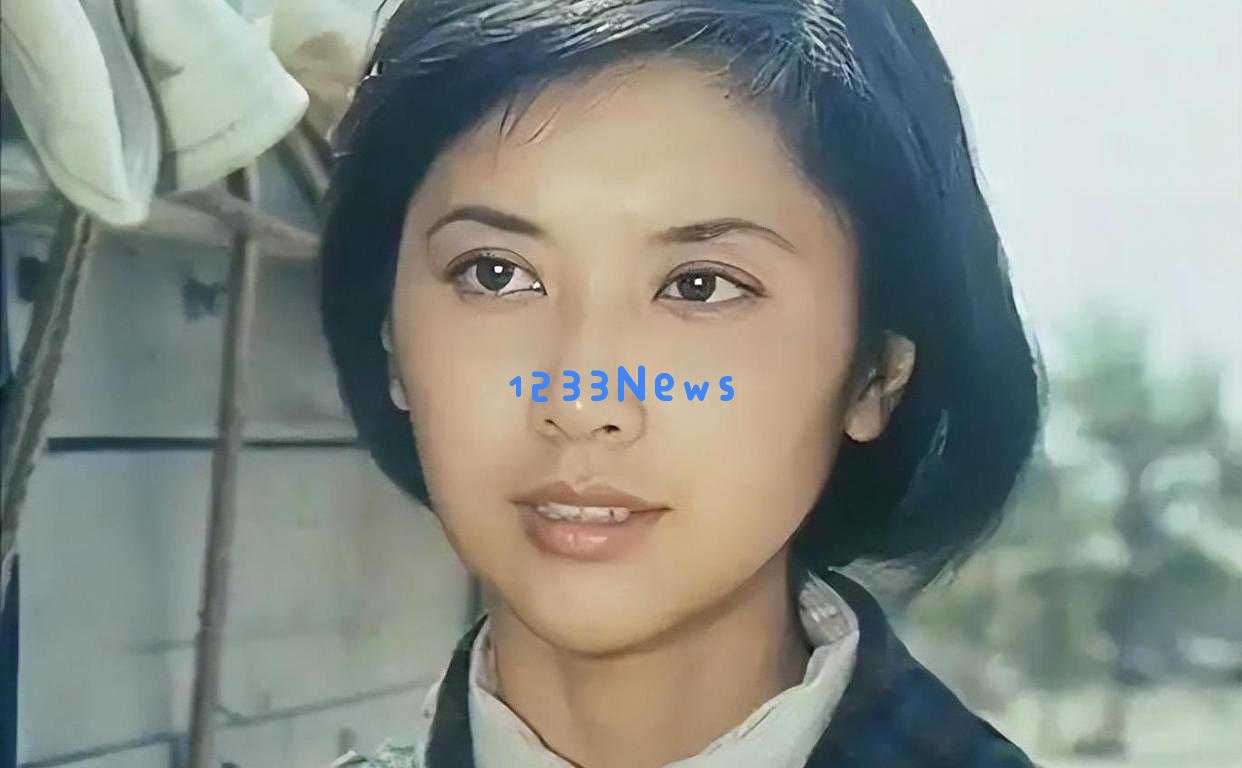她是八十年代风华绝代的美丽女星，如今72岁依旧魅力四射无子女