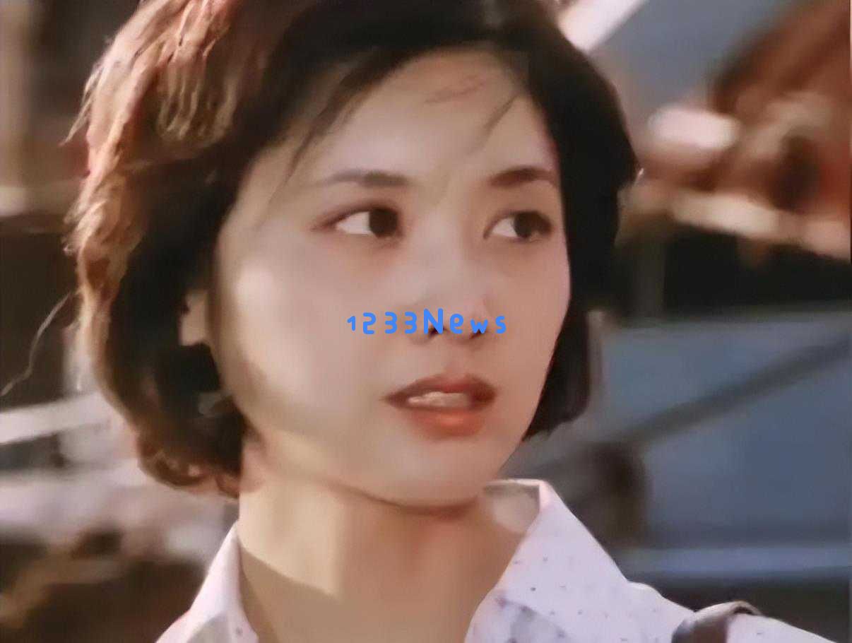 她是八十年代风华绝代的美丽女星，如今72岁依旧魅力四射无子女
