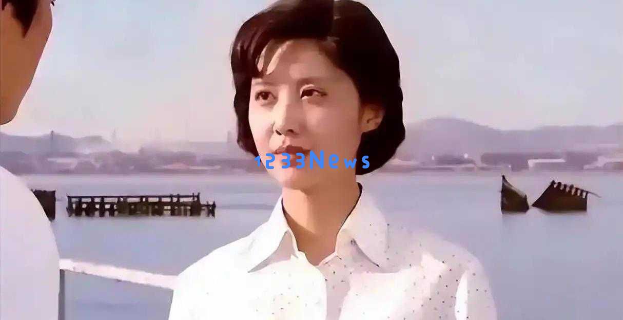她是八十年代风华绝代的美丽女星，如今72岁依旧魅力四射无子女
