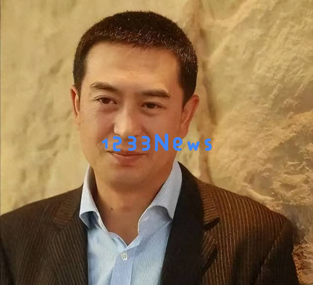 张嘉益55岁骑三轮车载秦海璐，西安民工打扮尽显朴实风采