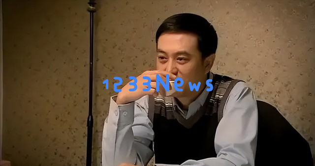 张嘉益55岁骑三轮车载秦海璐，西安民工打扮尽显朴实风采