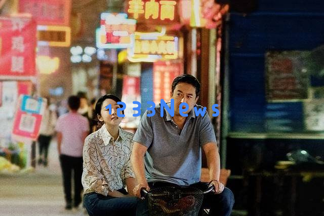 张嘉益55岁骑三轮车载秦海璐，西安民工打扮尽显朴实风采