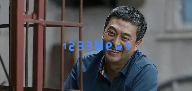 张嘉益55岁骑三轮车载秦海璐，西安民工打扮尽显朴实风采