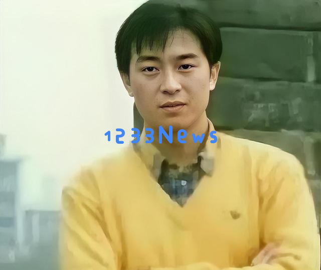 张嘉益55岁骑三轮车载秦海璐，西安民工打扮尽显朴实风采