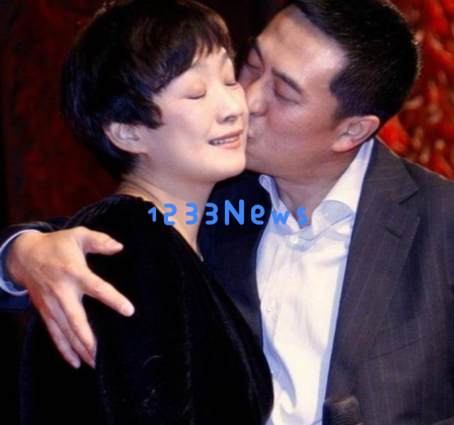 张嘉益55岁骑三轮车载秦海璐，西安民工打扮尽显朴实风采