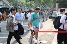 考生调整心态积极备考，信心十足走进考场迎接挑战