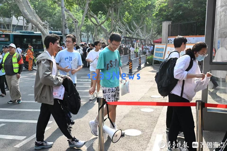 考生调整心态积极备考，信心十足走进考场迎接挑战