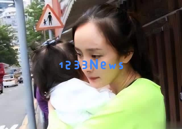 杨幂大方分享女儿小糯米的梦想，谈及她对绘画的热爱与光芒四射的眼神