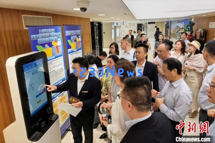 
上海民盟专家团解码南京东路商圈“新玩法”：重塑城市经济与文化活力的奥秘
