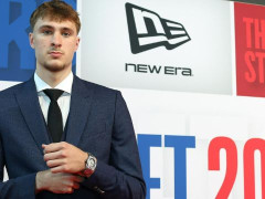 2025NBA状元库珀-弗拉格签约独行侠，期待与欧文和戴维斯共筑冠军之梦
