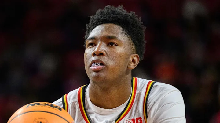 老鹰在NBA选秀大会中将13号签交易给鹈鹕以换取23号签