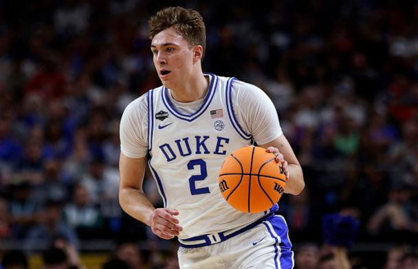 库珀_弗拉格以18岁186天的年龄当选状元，成为NBA历史上第二年轻状元得主