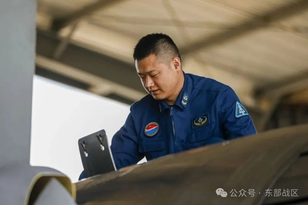 低空飞行突破与空战对抗：深入解读这场实战化飞行训练的精彩瞬间