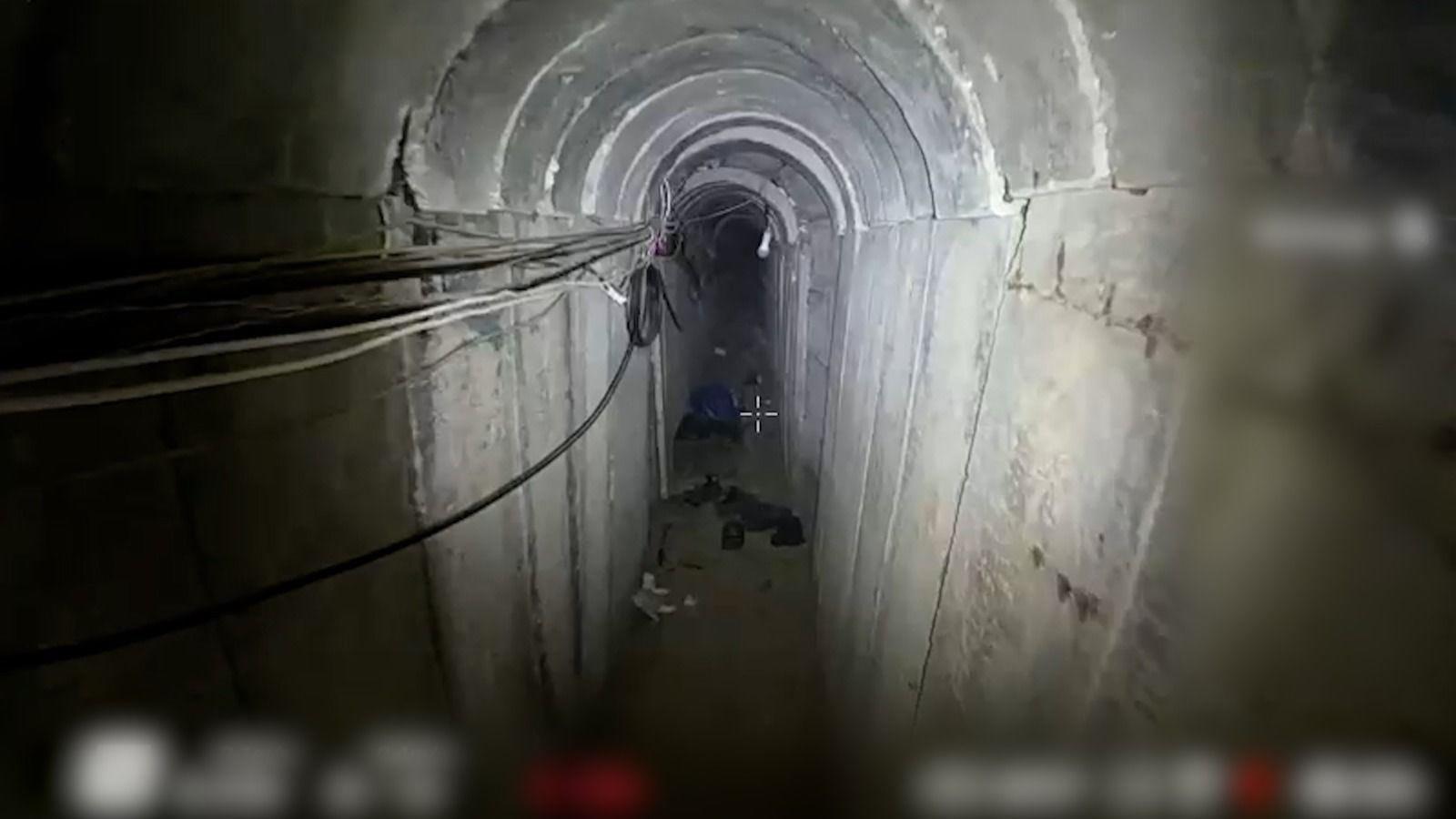以色列军方曝光哈马斯在加沙医院地下秘密建造地道的相关画面