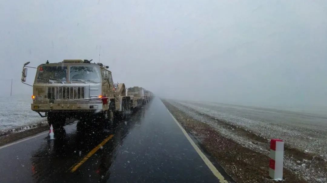 踏入练兵场 | 重型运输车辆，勇闯风雪“天路”！
