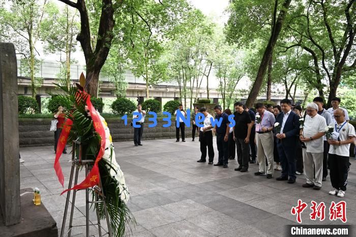 （抗战胜利80周年）张自忠将军之孙：抗战军民都是中华民族的脊梁，铭记历史，展望未来！